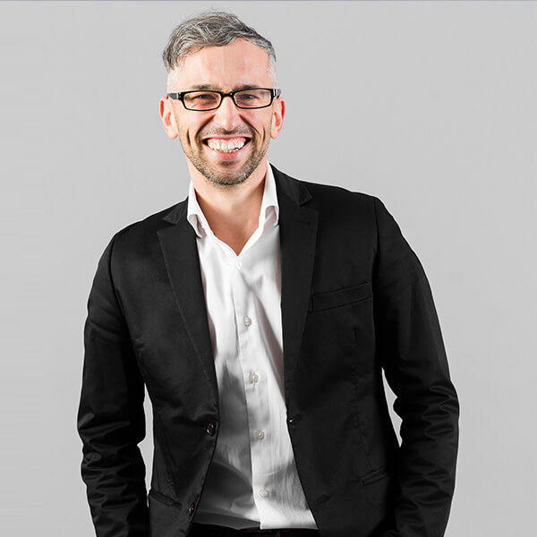 Foto do cliente Daniel, empreendedor satisfeito com a migração de ERP